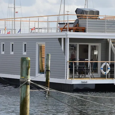 Bådhotel Hausboot Hecht Mit Dachterrasse In Slesvig