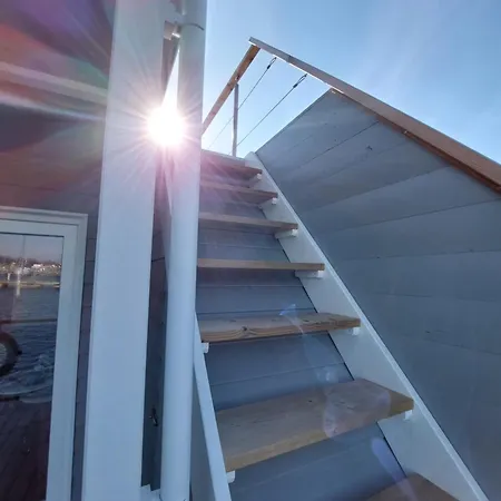 Hausboot Hecht Mit Dachterrasse In