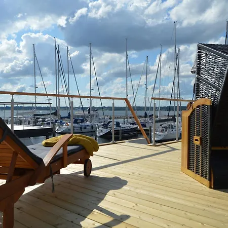 Bådhotel Hausboot Hecht Mit Dachterrasse In Slesvig